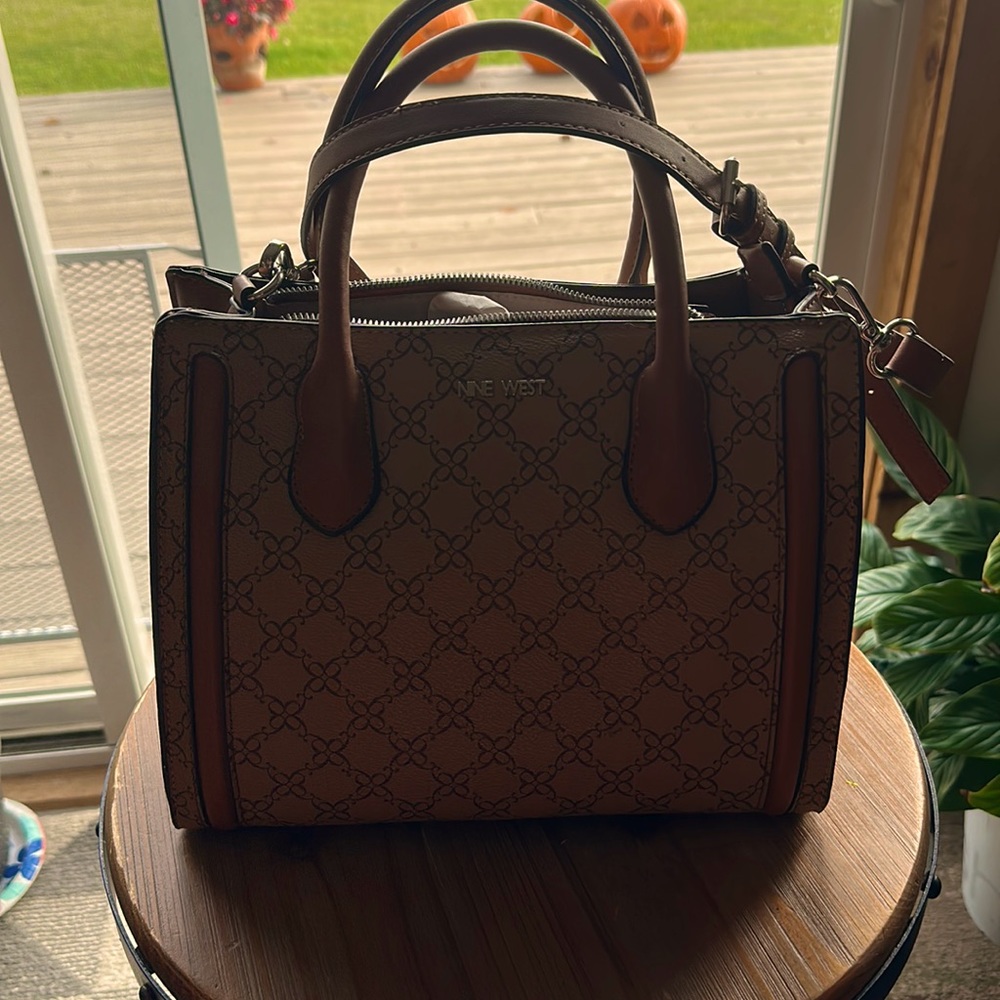 Beautiful NWOT Nine West Satchel with crossbody strap. 11x9x6